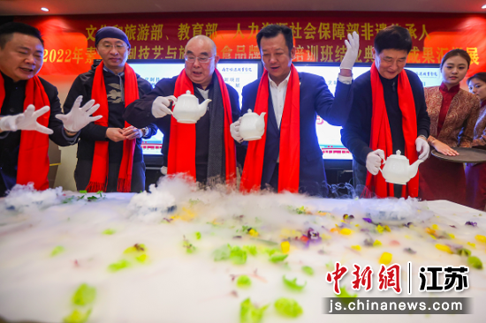 结业典礼暨成果展在伟德国际victor1946举办。中新社记者泱波摄